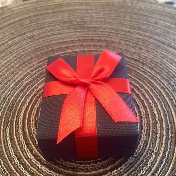 Beautiful lab created sapphire necklace - Picture 8 of 9